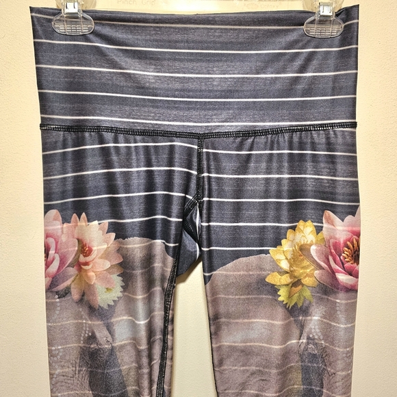 Teeki Love the Elephant Yoga Leggings - Picture 4 of 7